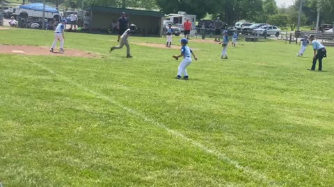 Yankees vs Royals. ( Little League Baseball)