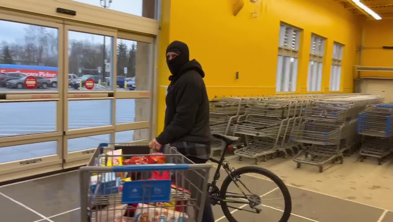 Elderly Woman Stops Shoplifter at Walmart, Rips Off His Face Mask and Gives Him Verbal Beatdown