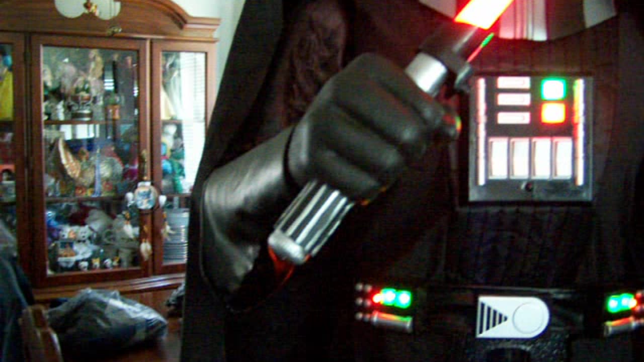 Halloween :HD Vader arm problem