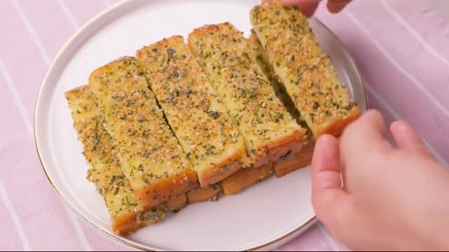 Best garlic bread recipe: Make garlic toast