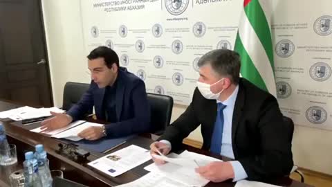 Инал Ардзинба на встрече с координаторами НПО назвал недопустимыми ряд проектов