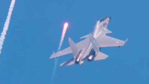 INDIAN AIRFORCE SUKHOI 30 MKI showing its capabilities