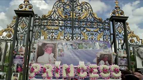 Princess Diana fans mark 25 years since her death