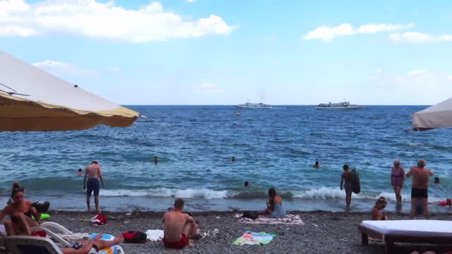 YALTA CRIMEA RUSSIA LA MONTECARLO RUSSA Primorsky beach 2021 .COSE CHE NON VEDI IN TELEVISIONE DOCUMENTARIO posto giusto dove chiedere l'asilo politico appunto in Russia...come in Italia giusto??