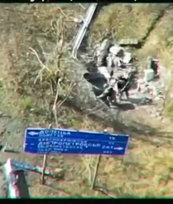 Epic footage - a DPR fighter takes alone a Ukrainian position.