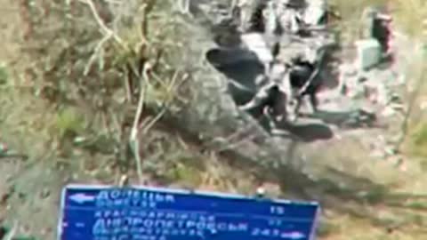 Epic footage - a DPR fighter takes alone a Ukrainian position.