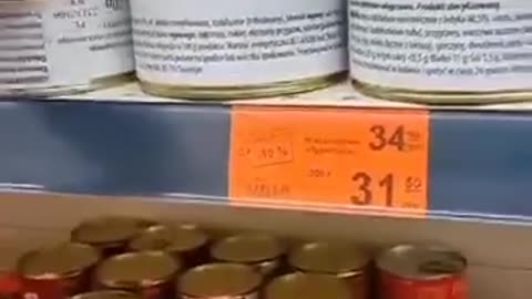 Humanitární pomoc z Polska na prodej v supermarketech v Charkově