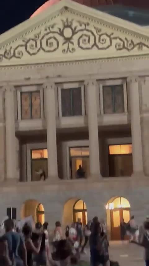 Protesters attempt to storm the capital in Arizona