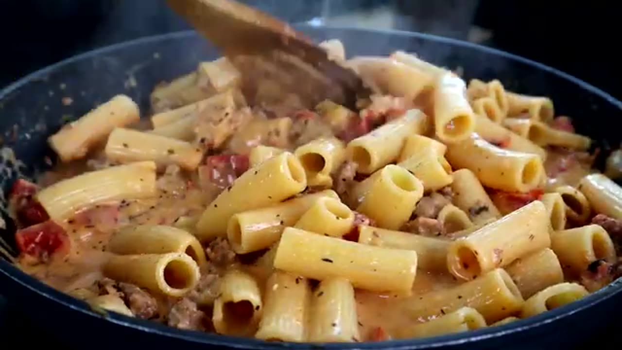 Prepare to Be Amazed by This Spicy Italian Sausage Pasta Dish