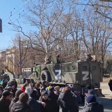 BREAKING.... Shooting by Russian troops near civilians in Kherson