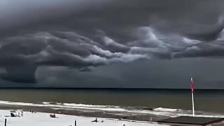 Insane cloud formation and prestorm in Florida