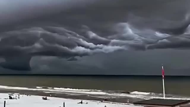 Insane cloud formation and prestorm in Florida