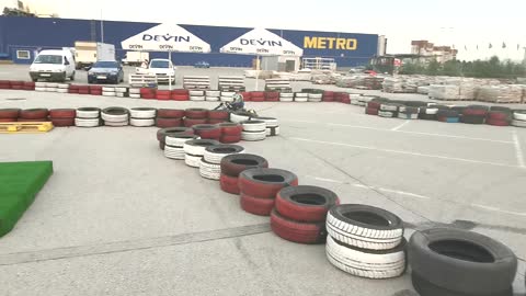 NAVIGATORS - Six yo boy karting driver