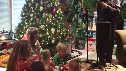 Gertrood and Tater Tot have a Christmas sing along!