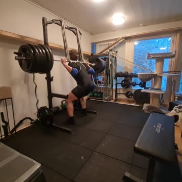 Squat with bands 275kg