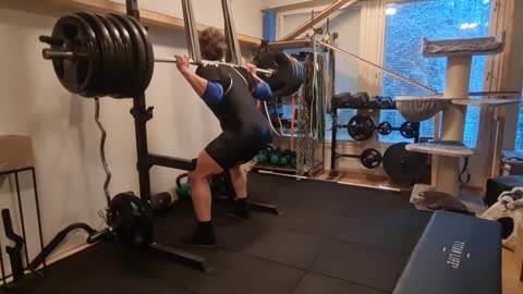 Squat with bands 275kg