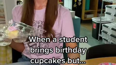 When a student brings birthday cupcakes but..。