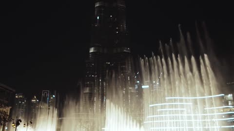 Dubai Fountain // Smashing fountain //