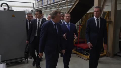 MEDVEDEV ΣΕ ΕΡΓΟΣΤΑΣΙΟ ΠΑΡΑΓΩΓΗΣ ΟΠΛΙΚΩΝ ΣΥΣΤΗΜΑΤΩΝ