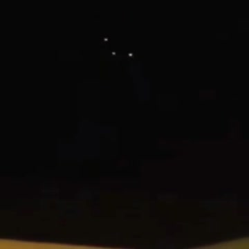 THREE BRIGHT UFOs CHARIOTS OF GOD ANGELS FILMED CIRCLING EACH OTHER AS THEY DISAPPEAR & REAPPEAR🕎