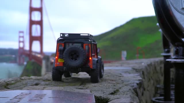 RC Street Bashing | Traxxas Land Rover Defender Adventure Edition