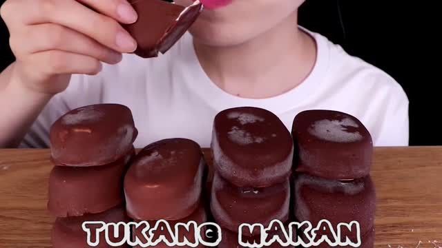 MUKBANG ROASTED MARSHMALLOW, CHOCOLATE ICE CREAM - ASMR