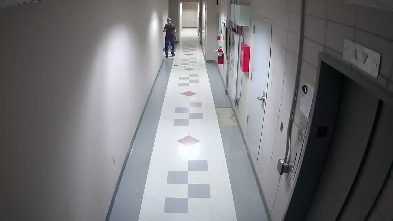 8801VZN01Elevator_2021-01-06_00h40min00s057ms.mp4