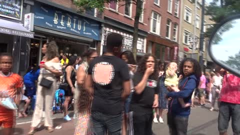 Zomercarnaval Rotterdam met de hele stoet over de Nieuwe Binnenweg naar het Centrum