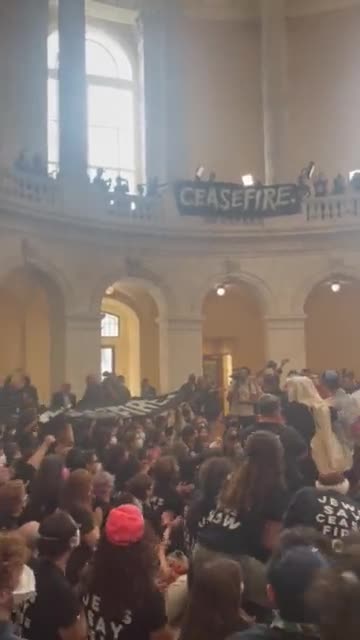 Hundreds of American Jews are holding a sit-in at Congress