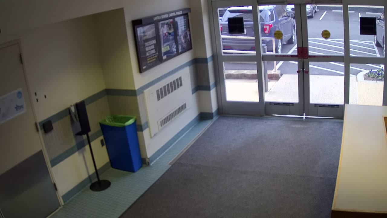 1662HQOB01WestDoor_2021-01-06_15h22min44s663ms.mp4