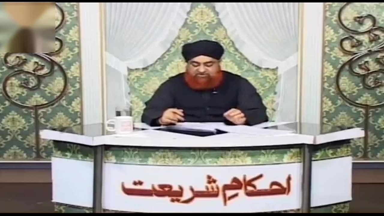 بیوی اور بچے نماز نہیں پڑھتے تو مرد کیا کرے کیسے ان کو نماز کی طرف لائے؟