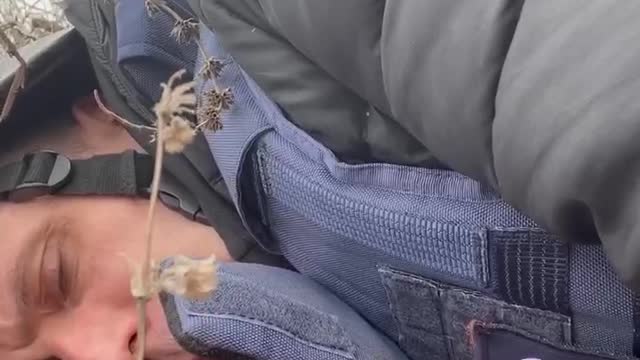 RT correspondent takes cover during apparent barrage of strikes in the Donetsk Republic