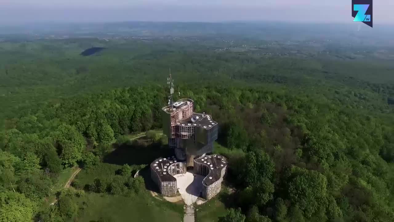 Sobrevolando monumentos de la Segunda Guerra Mundial