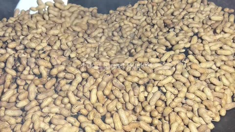 Peanut Frying #PeanutFrying #StreetFood #Foodie #FoodLover #SnackTime #FriedPeanuts