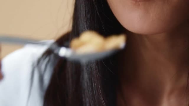 ASMR COMENDO COMIDA SOM RELAXANTE 2021