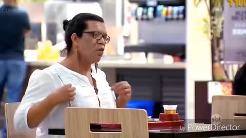 A Blind man eating ice cream. Funny Prank.
