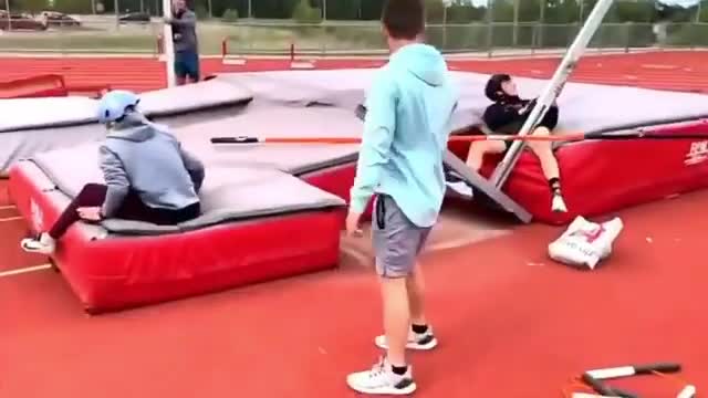 Man fail to do HIGH JUMP