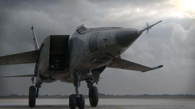 The Jet That Terrified the West: The MiG-25 Foxbat!!!