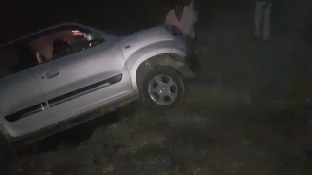 Car fell off road in a big pit | Tractor pulled the car out