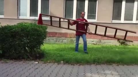 Czech Republic, Slané: Man takes down Ukrainian flag