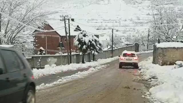 Snow in Kukes, Albania, 4 aprill 2021