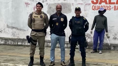 Ação conjunta entre a Polícia Civil, Polícia Militar e Guarda Municipal para tirar dos muros da cida