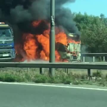 M25 lorry catch on fire between Heathrow and Uxbridge