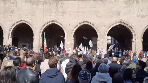 Manifestazione No Green Pass a Rimini in collegamento con i Portuali di Trieste - 15 Ottobre 2021
