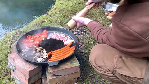 ENGLISH BREAKFAST IN A FRYING PAN OVER A FIRE / АНГЛИЙСКИЙ ЗАВТРАК В СКОВОРОДЕ НА КОСТРЕ