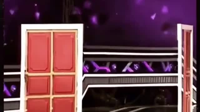 Concurso de talento na Índia menino levita no ar