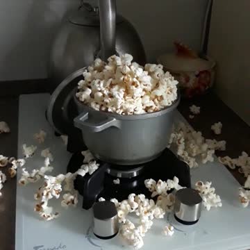 The child decided to make popcorn himself))