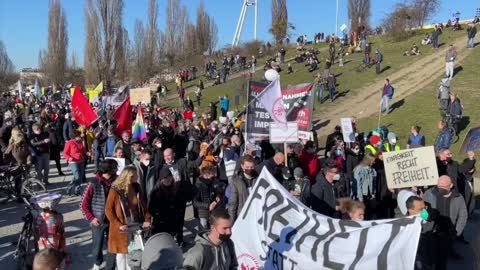 Berlin: Der Demonstrationszug startet 12-03-2022