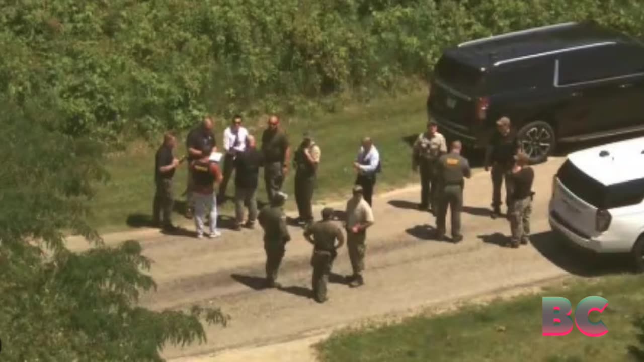 3 deputies shot while responding to northern Illinois home, suspect also wounded