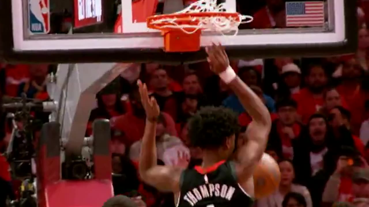 ALLEY-OOP TO SCREAM! FVV finds Thompson in flight! #NBAHighlights